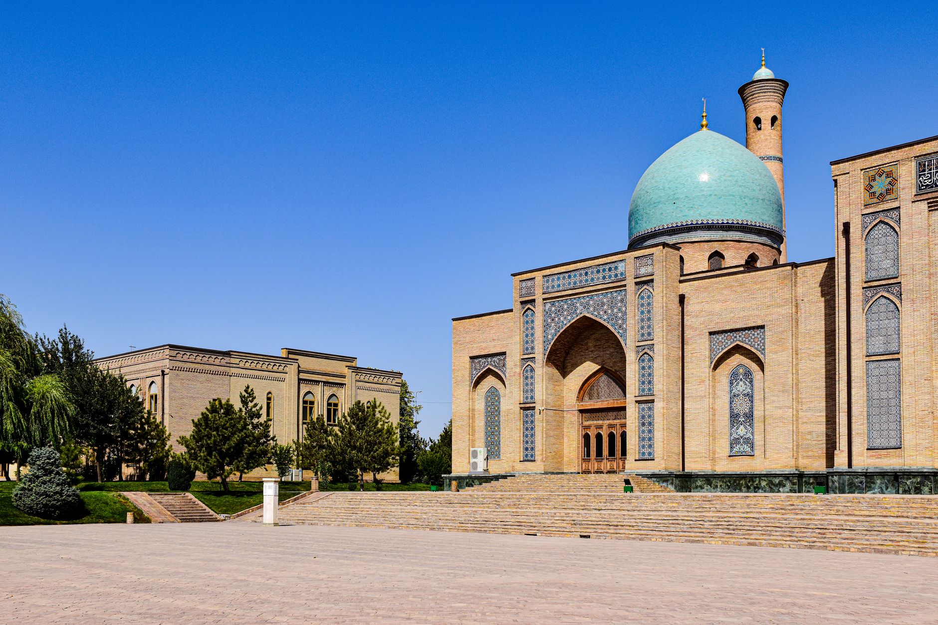 Stunning architecture of a mosque in Tashkent, Uzbekistan under a clear blue sky